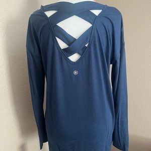 𝅺GAIAM athletic pull over with cross back size small